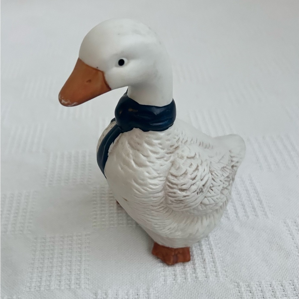Vintage Blue Ribbon Goose Figurine Country Farmhouse Kitchen Decor - Picture 2 of 10